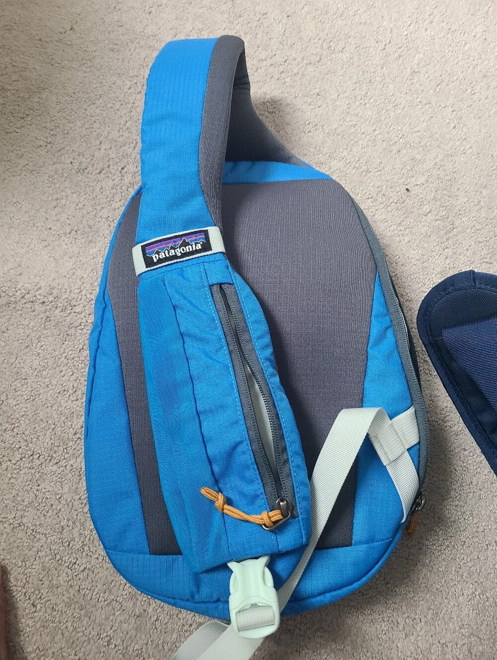 Patagonia blue and mustard yellow sling bag - Picture 7 of 7